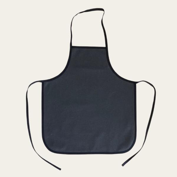 Tablier enfant déperlant , tablier école maternelle étanche, couleur bleu marine, facile à nettoyer. Idéal pour les enfants de 3 à 10 ans. Tablier qui sert les activités Montessori pour se laver les mains, faire briller ses chaussures mais aussi toutes les autres activités enfant à l'école et les activités Montessori à la maison