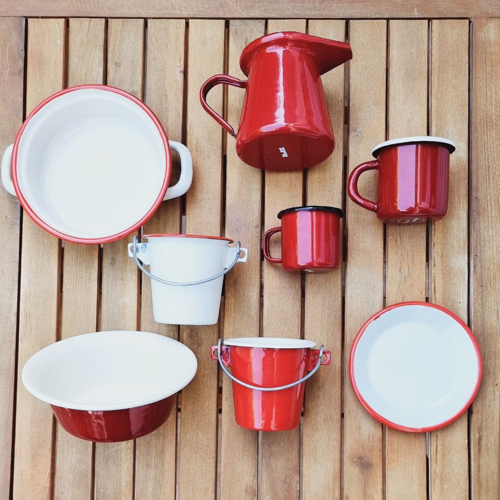 Lot de contenants en acier émaillé rouge et blanc