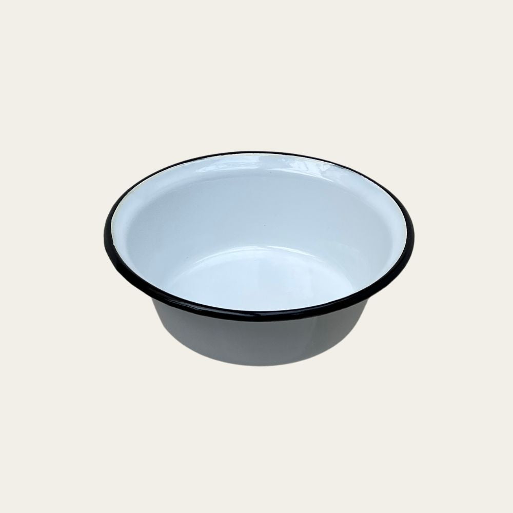 bassine en email pour activités Montessori vie pratique